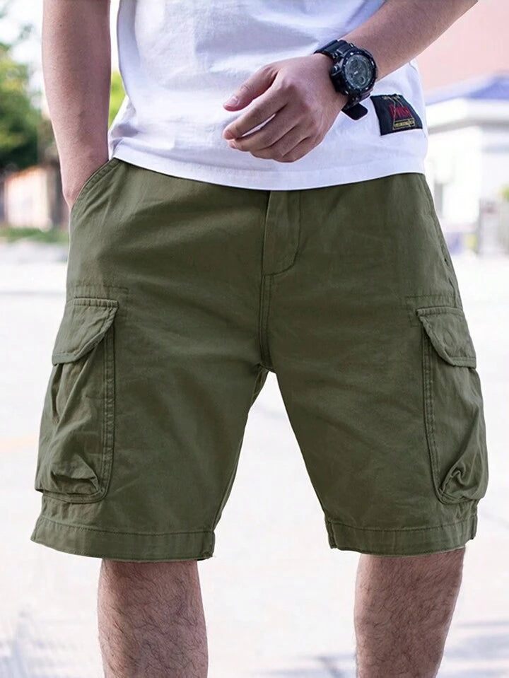 Loose Fit Men's Cargo Shorts With Flap Pockets On The Side